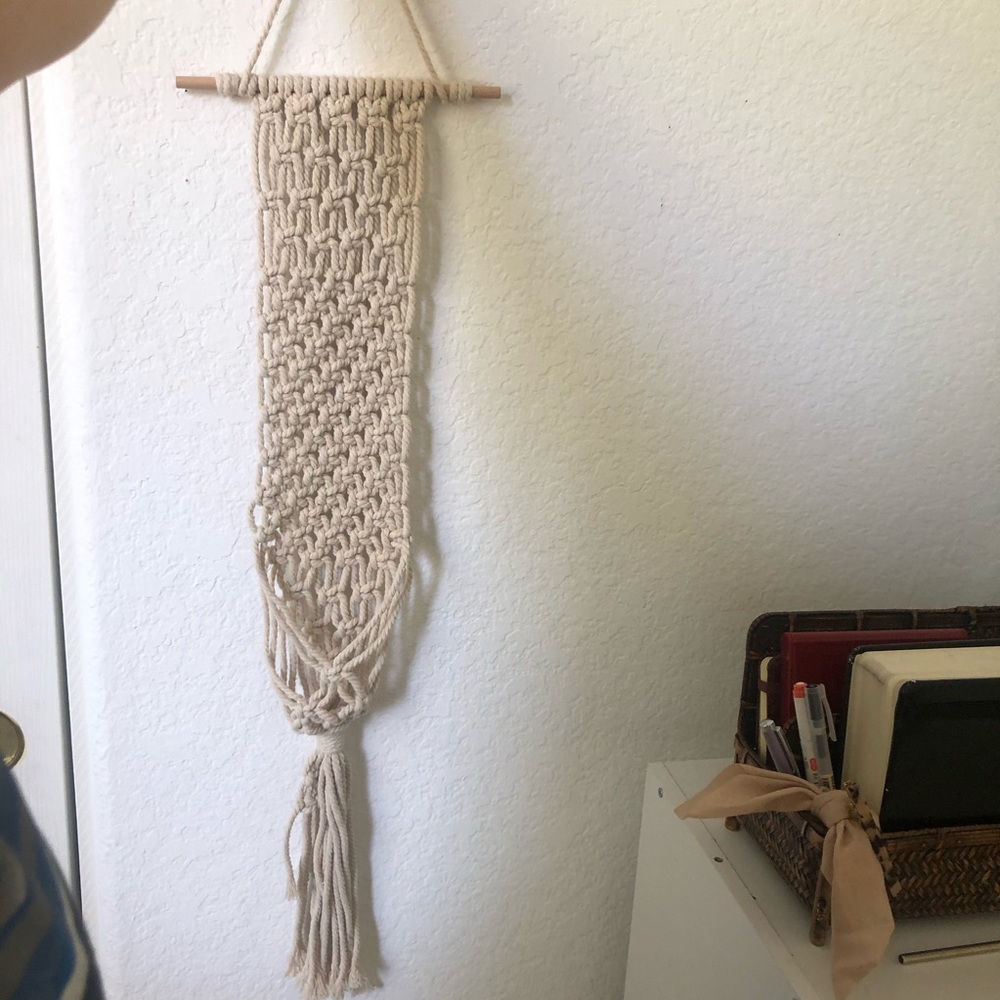 Macrame wall plant hanger